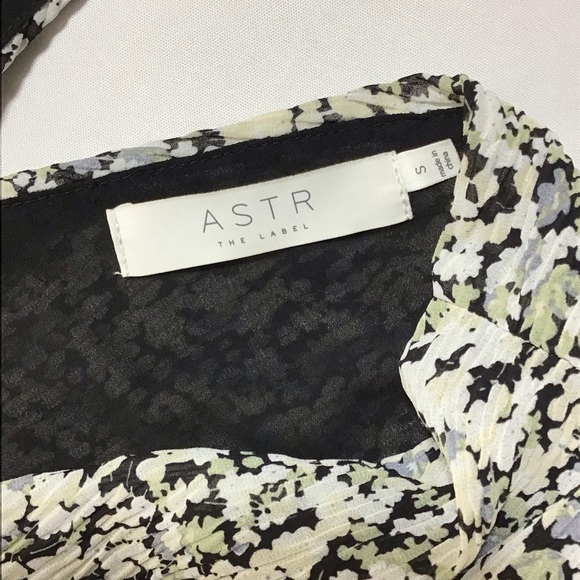 Astr Alexis Black Multi Floral  Puff Sleeve Blouse - Picture 8 of 13